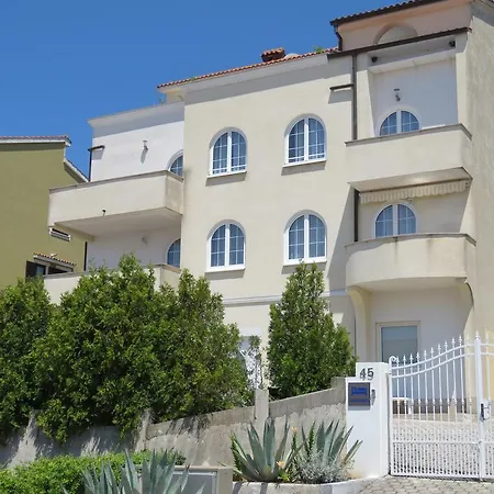 Urbajs Apartment *
