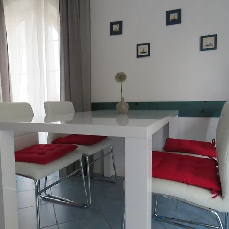 アパート Urbajs ヴルサル