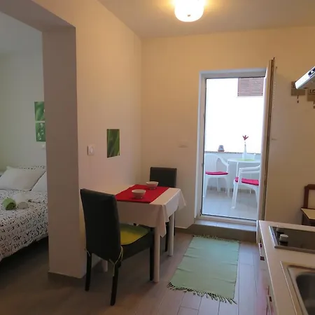 アパート Urbajs ヴルサル