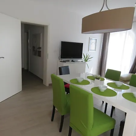 アパート Urbajs ヴルサル